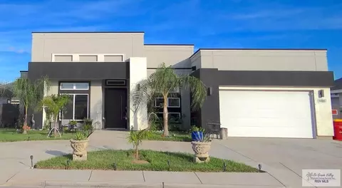 5446 Barbwire Ln, Brownsville, TX 78526