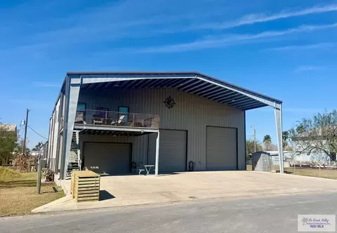 1433 Gulf Dr, Port Mansfield, TX 78598