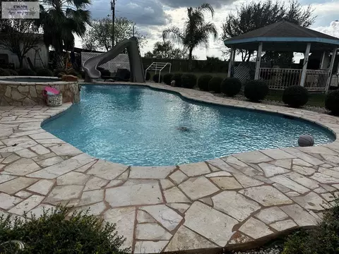 9104 Lake Charles Dr, Los Fresnos, TX 78566