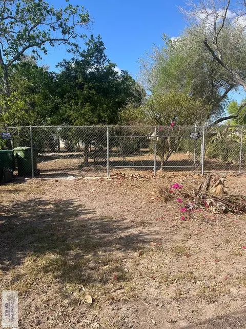 -- Calle Reyna, Brownsville, TX 78520