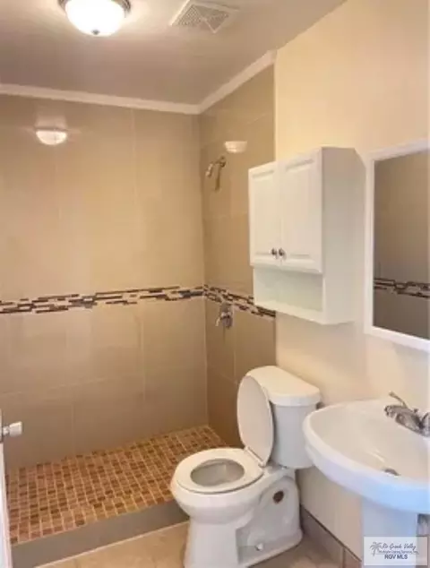 420 J R Becerra Ave, Progreso Lakes, TX 78596 photo 4