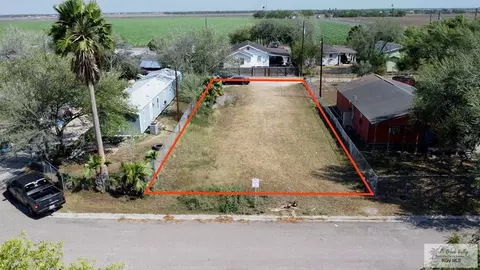 108 Elia St, Edcouch, TX 78538 photo 2