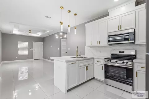 Kitchen - 1802 W Violet Dr, Pharr, TX 78577 photo 4 of 4