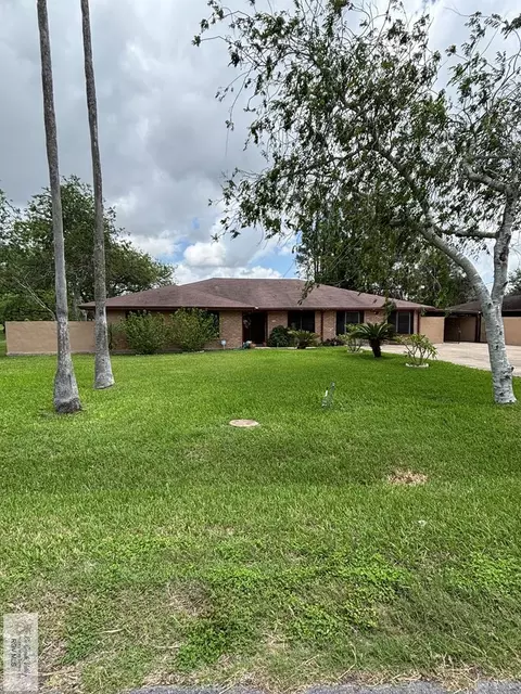 945 Acacia Lake Dr, Brownsville, TX 78521