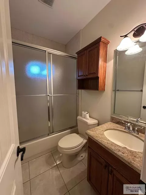Bath - 2302 Hitching Post Blvd, Harlingen, TX 78552 photo 2 of 4