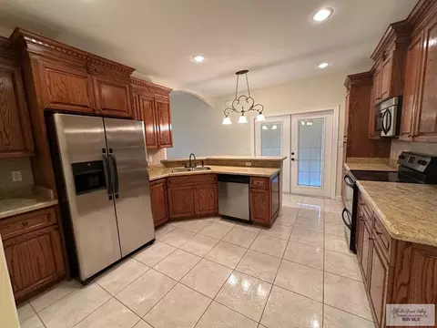 Kitchen - 2302 Hitching Post Blvd, Harlingen, TX 78552 photo 2 of 4