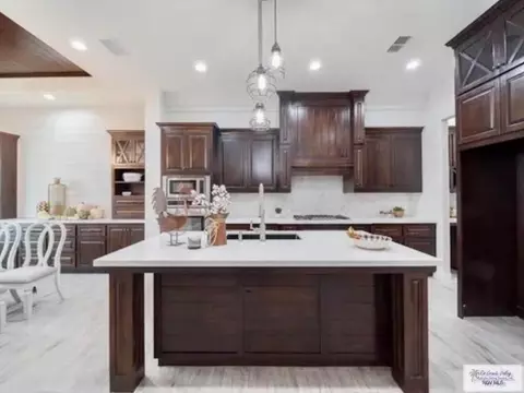 Kitchen - 2102 Thacker Ln, Harlingen, TX 78552 photo 3 of 7