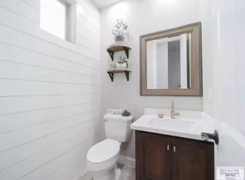 Bath - 2102 Thacker Ln, Harlingen, TX 78552 photo 1 of 8