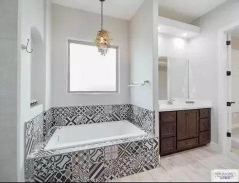 Bath - 2102 Thacker Ln, Harlingen, TX 78552 photo 3 of 8