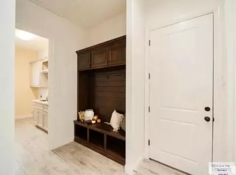 Entry Way - 2102 Thacker Ln, Harlingen, TX 78552 photo 4 of 4