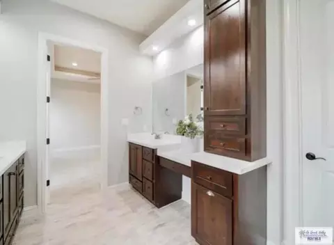 Bath - 2102 Thacker Ln, Harlingen, TX 78552 photo 4 of 8