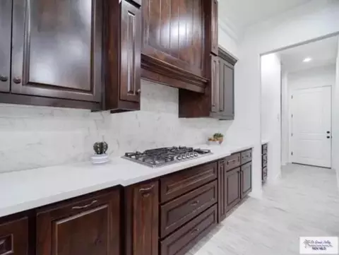 Kitchen - 2102 Thacker Ln, Harlingen, TX 78552 photo 5 of 7