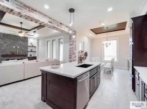 Kitchen - 2102 Thacker Ln, Harlingen, TX 78552 photo 4 of 7
