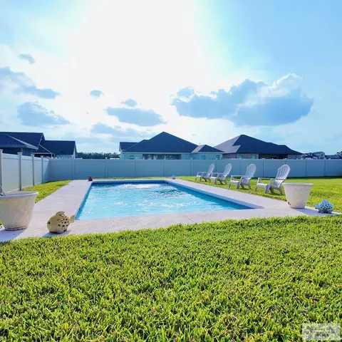 Exterior - 2102 Thacker Ln, Harlingen, TX 78552 photo 3 of 4