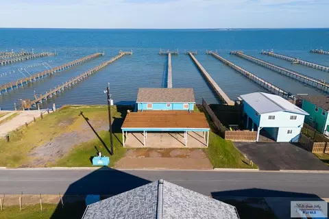 520 N Shore Dr, Port Mansfield, TX 78598