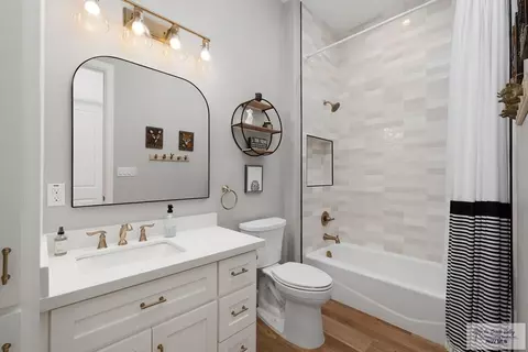 Bath - 1709 Thacker Ln, Harlingen, TX 78552 photo 9 of 10
