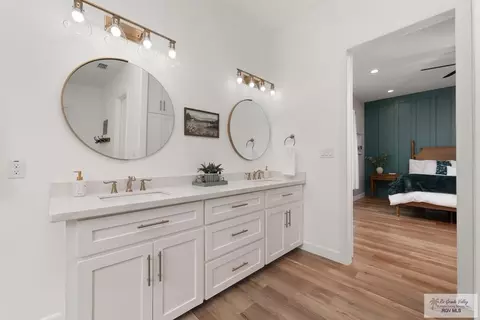 Bath - 1709 Thacker Ln, Harlingen, TX 78552 photo 1 of 10