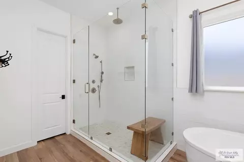 Bath - 1709 Thacker Ln, Harlingen, TX 78552 photo 4 of 10
