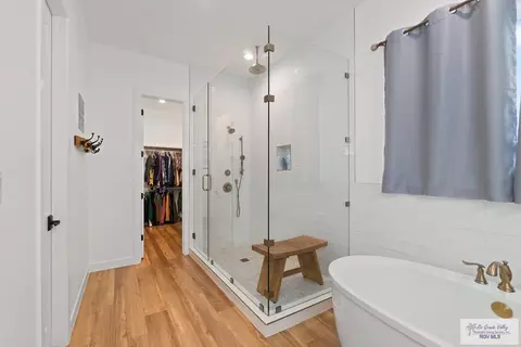 Bath - 1709 Thacker Ln, Harlingen, TX 78552 photo 5 of 10