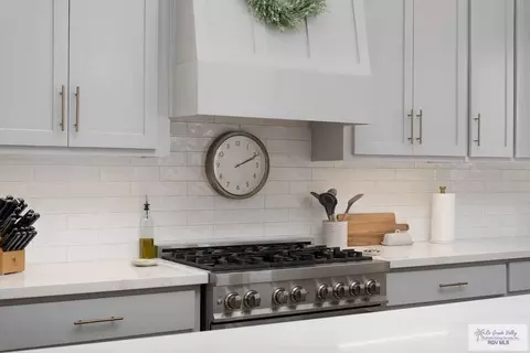 Kitchen - 1709 Thacker Ln, Harlingen, TX 78552 photo 4 of 6