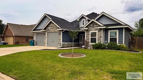 9270 Lake Charles Dr, Los Fresnos, TX 78566