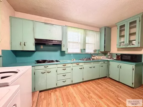 Kitchen - 105 N Madeley Ave, Combes, TX 78535 photo 1 of 1