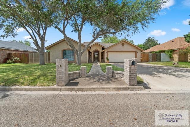 3709 Sun Chase Dr, Harlingen, TX 78552