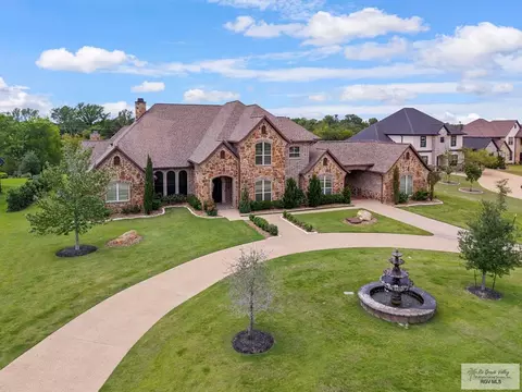 8798 Queens Ct, College Station, TX 77845