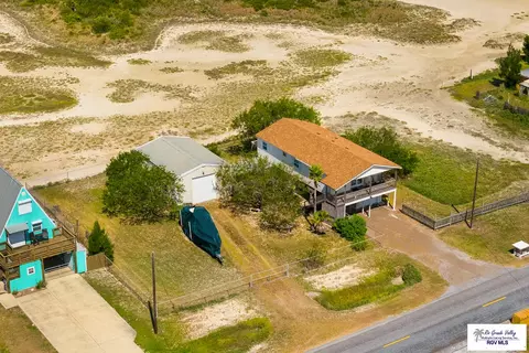 657 Bayshore Dr, Port Mansfield, TX 78598