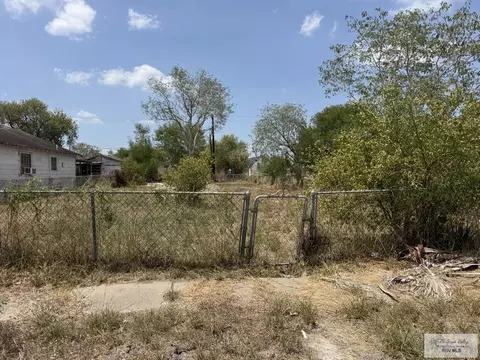 318 S Crockett St, San Benito, TX 78586