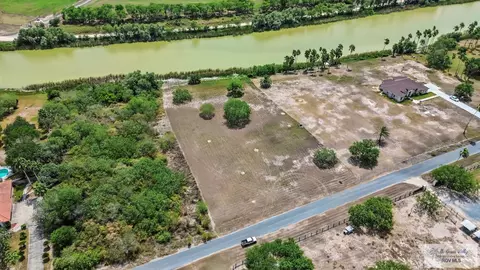 39532 Palm Dr, Los Fresnos, TX 78566