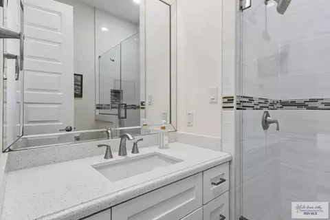 Bath - 2106 Thacker Ln, Harlingen, TX 78552 photo 3 of 4