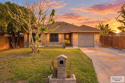 7121 Laguna Madre Dr, Brownsville, TX 78521