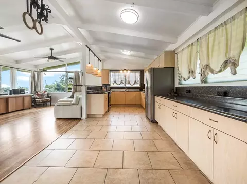 37 Pilialoha St, Hilo, HI 96720
