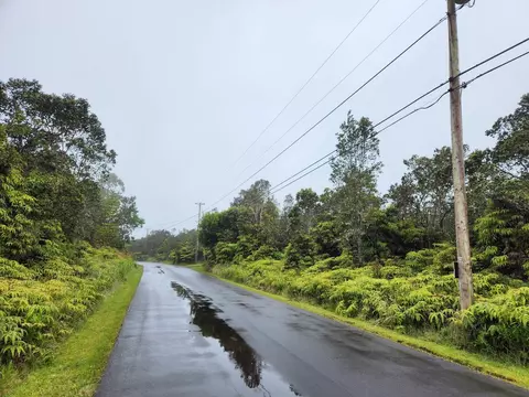 Nahelenani St, Volcano, HI 96785
