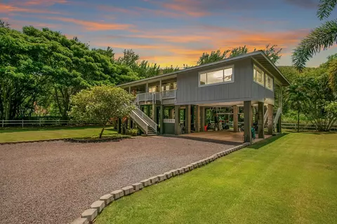 5442 Menehune Rd, Waimea, HI 96796