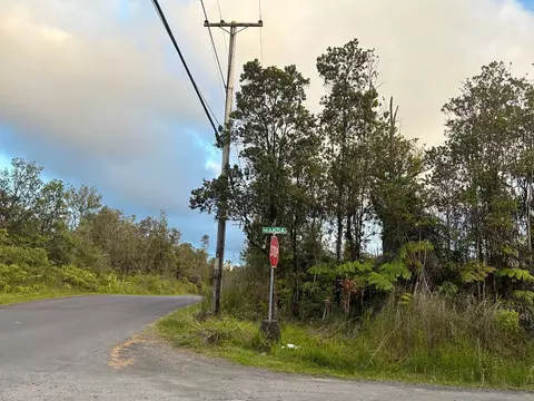Makoa Rd, Volcano, HI 96785