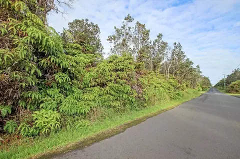 Nahelenani St, Volcano, HI 96785