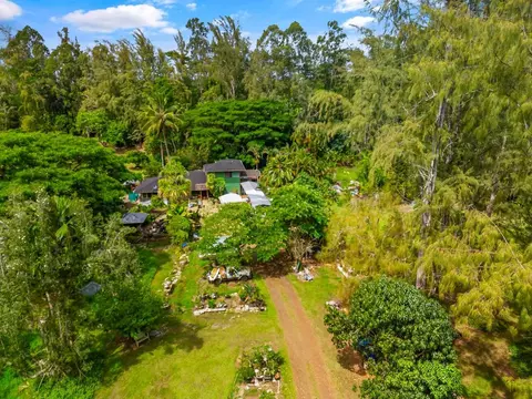 5631 Kahiliholo Rd, Kilauea, HI 96754