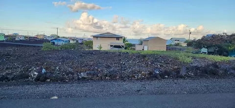 Ewalu Ave, Captain Cook, HI 96704