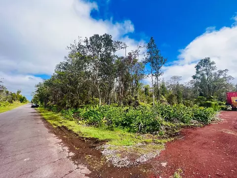 Mokuna St, Volcano, HI 96785