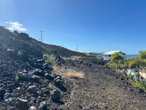 Eiwa Ave, Captain Cook, HI 96704