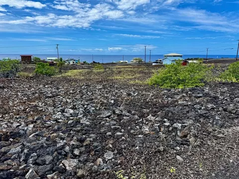 Eiwa Ave, Captain Cook, HI 96704