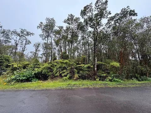 Mokuna St, Volcano, HI 96785