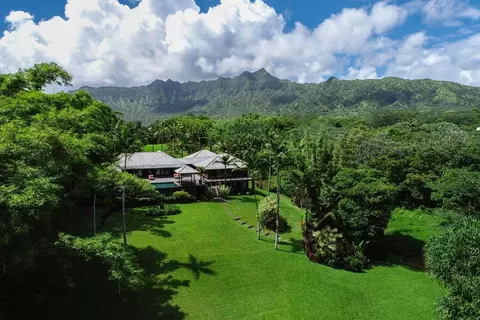 5880 Kahiliholo Rd, Kilauea, HI 96754