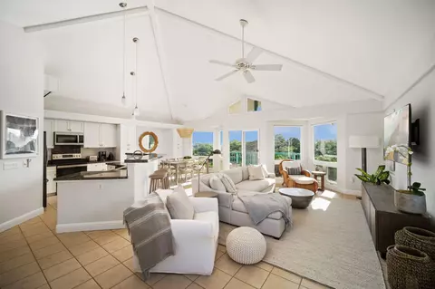 4141 Queen Emmas Dr #10, Princeville, HI 96722