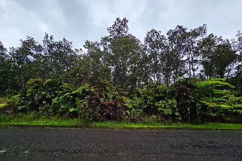 Anuhea St, Volcano, HI 96785