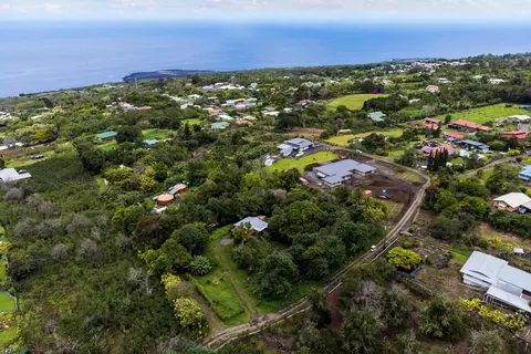 82-2021 Omeo Rd, Captain Cook, HI 96704