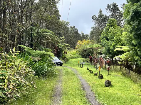 Anuhea St, Volcano, HI 96785