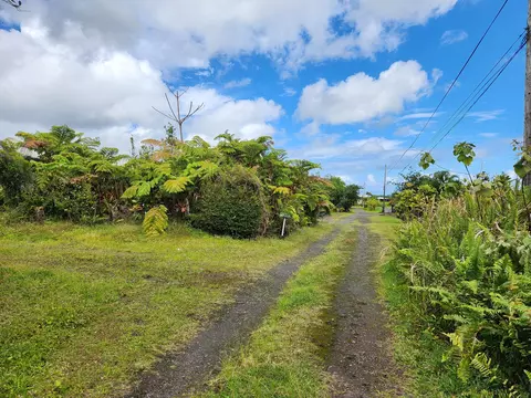 Papapa St, Keaau, HI 96749